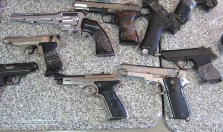 Πάτρα: 45χρονος έμπορος κυνηγετικών όπλων ο αρχηγός της σπείρας εμπορίας όπλων – Συνελήφθη και 34χρονος από το Ρίο - Φωτογραφία 3