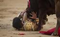 Η οργή του ταύρου - Σκηνές που κόβουν την ανάσα: Ο ταυρομάχος του γύρισε την πλάτη και τον κάρφωσε στον λαιμό [video] - Φωτογραφία 4
