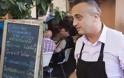 Ελληνικό εστιατόριο στο Βερολίνο σερβίρει Το αγαπημένο του Τσίπρα, το ορεκτικό Βαρουφάκης και Καλαμάρι ΔΝΤ