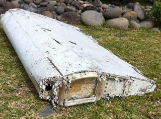Εντοπίστηκαν συντρίμμια που φέρεται να ανήκουν στο Boeing των Malaysia Airlines... - Φωτογραφία 1