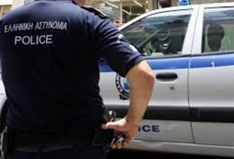 Aγρίνιο: Έλληνες προσποιήθηκαν τους αστυνομικούς και εξαπάτησαν Πακιστανούς αποσπώντας τους 750 ευρώ! - Φωτογραφία 1