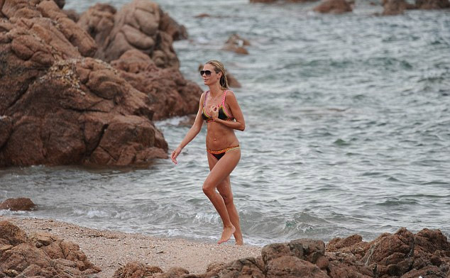 Heidi Klum: Με κορμί και... συμπεριφορά 20άρας - Τα «καυτά» φιλιά στην παραλία - Φωτογραφία 11