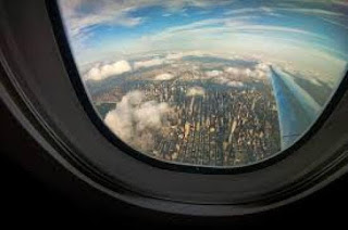 Σε τι χρησιμεύει η μικρή τρυπούλα στα παράθυρα των αεροπλάνων; - Φωτογραφία 1
