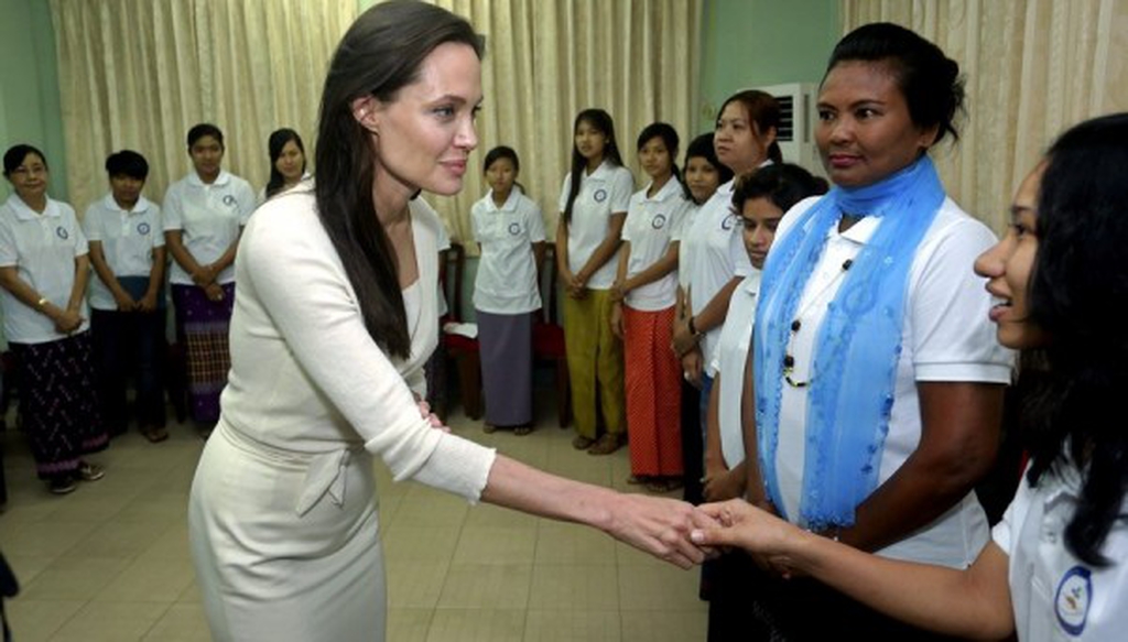 Σοκ προκαλεί η Angelina Jolie: Νέες σοκαριστικές φωτογραφίες - Τι συμβαίνει με την υγεία της; - Φωτογραφία 4