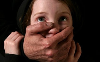Μια τραγική υπόθεση με θύμα μια 9χρονη - Οι σύντροφοι της μάνας βίαζαν το κοριτσάκι ο ένας πίσω απ' τον άλλον - Φωτογραφία 1