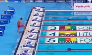 Βίντεο: Κολύμπησε ολομόναχος στο Παγκόσμιο Πρωτάθλημα! - Δείτε γιατί - Φωτογραφία 1