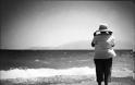 Με ΑΛΛΗ γυναίκα πιάστηκε στην παραλία ο Ν. Αλιάγας... [photo] - Φωτογραφία 2