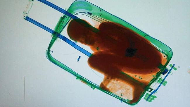 Σοκ στην Ισπανία - 27χρονος μετανάστης νεκρός σε βαλίτσα [photos] - Φωτογραφία 5