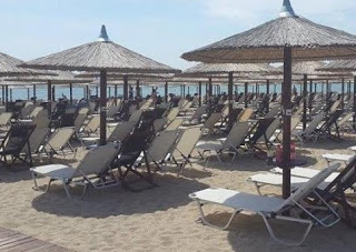 Λουόμενοι πιάστηκαν στα χέρια με ιδιοκτήτη beach bar στη Χαλκιδική - Φωτογραφία 1