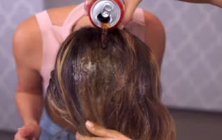 Απίστευτο… έλουσε τα μαλλιά της με Coca Cola και δείτε αποτέλεσμα [video] - Φωτογραφία 1