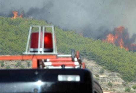Πάτρα: Φωτιά ξέπασε στα Βραχνέικα - Φωτογραφία 1