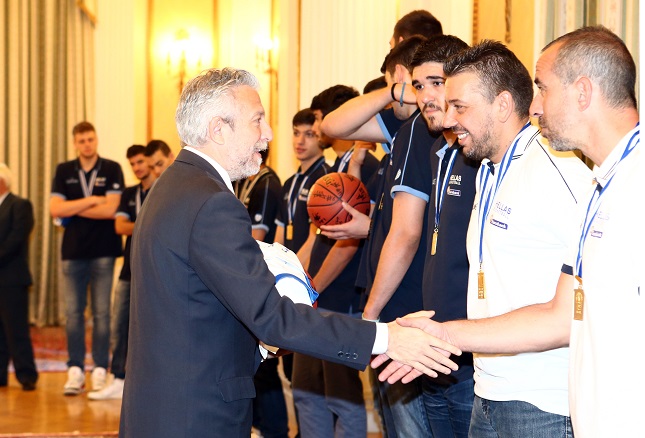 ΠΡΟΕΔΡΙΚΕΣ ΤΙΜΕΣ ΣΤΟΥΣ... ΧΡΥΣΟΥΣ ΕΦΗΒΟΥΣ (PHOTOS) - Φωτογραφία 2