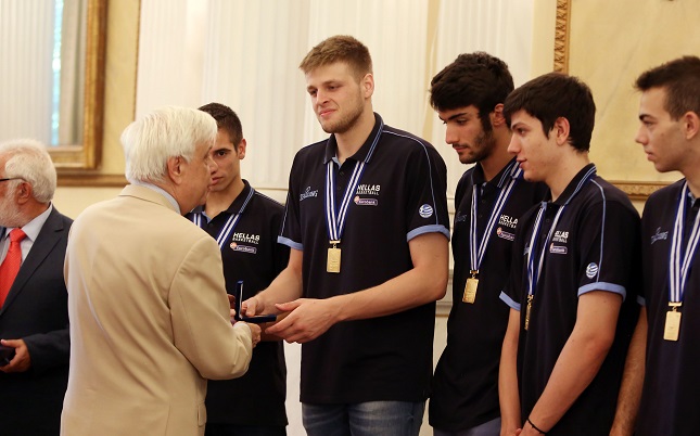 ΠΡΟΕΔΡΙΚΕΣ ΤΙΜΕΣ ΣΤΟΥΣ... ΧΡΥΣΟΥΣ ΕΦΗΒΟΥΣ (PHOTOS) - Φωτογραφία 3