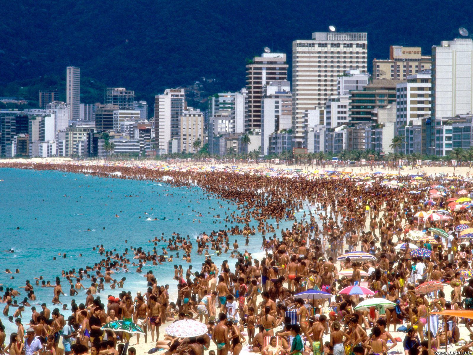 ΤΡΑΓΙΚΟ: Δείτε πώς είναι μια καθημερινή μέρα σε παραλία του Ρίο ντε Τζανέιρο - Φωτογραφία 5