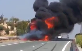 Συγκλονιστικό βίντεο: Αυτοκίνητο στην Πάφο τυλίχτηκε στις φλόγες και ο συνοδηγός κάηκε ζωντανός - Φωτογραφία 1