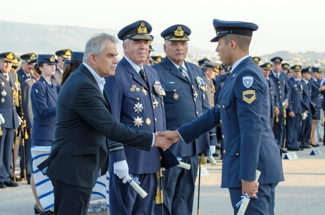 Επίδοση πτυχίων από τον ΥΦΕΘΑ Νίκο Τόσκα στους νέους Σμηνίες της ΣΤΥΑ - Φωτογραφία 6