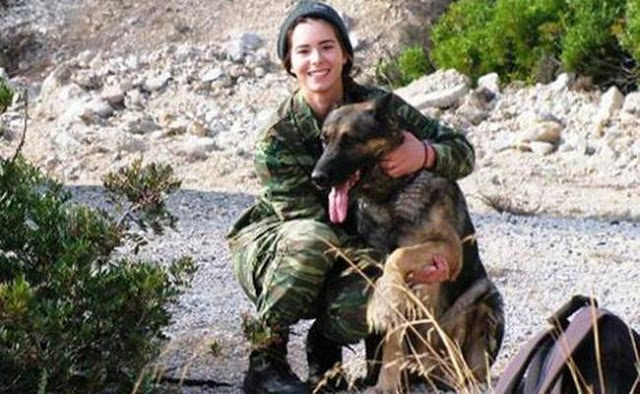 Ο γηραιότερος σκύλος του ελληνικού στρατού ξηράς πήρε σύνταξη - Φωτογραφία 1