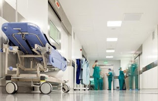 ΑΠΙΣΤΕΥΤΟ ΣΚΗΝΙΚΟ σε νοσοκομείο της Αττικής: Οι γιατρίνες τσακώνονταν και ο ασθενής πέθαινε - Τα ξέρει αυτά το Υπουργείο Υγείας; - Φωτογραφία 1