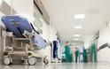ΑΠΙΣΤΕΥΤΟ ΣΚΗΝΙΚΟ σε νοσοκομείο της Αττικής: Οι γιατρίνες τσακώνονταν και ο ασθενής πέθαινε - Τα ξέρει αυτά το Υπουργείο Υγείας;