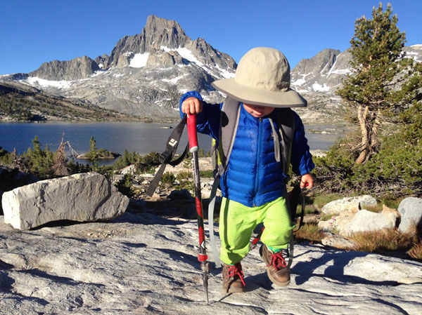 2χρονος ορειβάτης σκαρφαλώνει με άνεση στα βράχια [photos] - Φωτογραφία 5