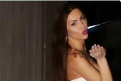Δείτε την Ζέτα Θεοδωροπούλου με μαγιό στην παραλία λίγο πριν γεννήσει