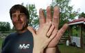 O αληθινός Ποπάυ: Ο άνθρωπος με τα χέρια φτυάρια! [photos+video] - Φωτογραφία 6