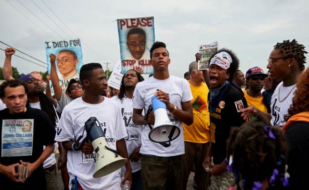 Ένας χρόνος από τον θάνατο του άοπλου Αφροαμερικανού έφηβου Μπράουν - Φωτογραφία 2