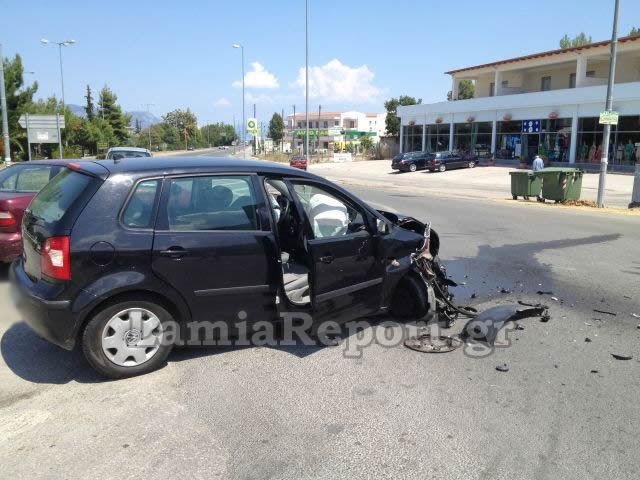 Γλύτωσαν από τύχη μητέρα και μικρά παιδιά της... [photos] - Φωτογραφία 2