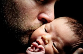 Η συγκλονιστική εξομολόγηση ενός πατέρα: «Έμεινα μόνος μου με ένα μωρό 13 μηνών…» - Φωτογραφία 1