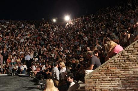 Δυνατά ξεκίνησε το 34ο Φεστιβάλ Πάτρας του ΟΚΠΕ - Κοντά 3.800 θεατές στις 4 πρώτες παραστάσεις - Φωτογραφία 1