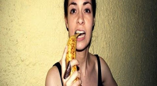 ΑΠΙΣΤΕΥΤΟ – Έτρωγε μόνο μπανάνες για 12 ημέρες! Το αποτέλεσμα θα σας σοκάρει... [video] - Φωτογραφία 1