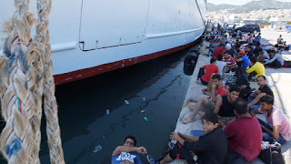 2000 μετανάστες έφερε χτες στην Μυτιλήνη το κρουαζιερόπλοιο Σαλαμίς - Φωτογραφία 1