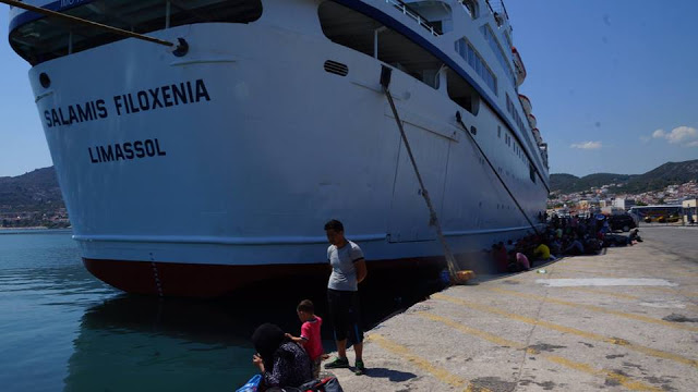 2000 μετανάστες έφερε χτες στην Μυτιλήνη το κρουαζιερόπλοιο Σαλαμίς - Φωτογραφία 5