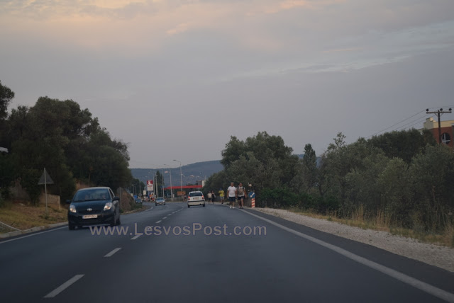 ΤΩΡΑ: Χιλιάδες πιστών με τα πόδια αλλά και με τροχοφόρα ανηφορίζουν προς την Παναγία Αγιάσου Λέσβου [photo] - Φωτογραφία 2