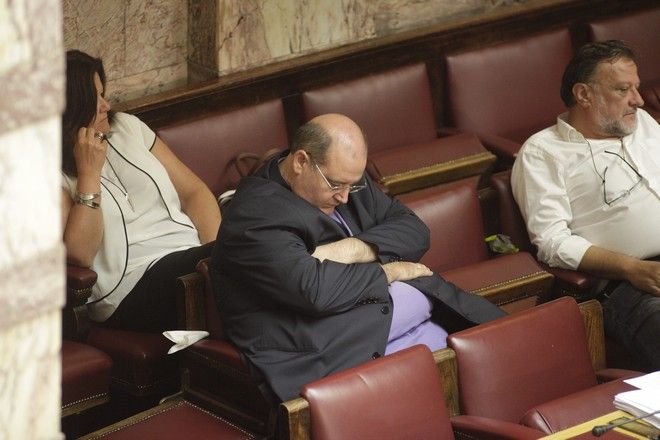 Ύπνος βουλευτών στα έδρανα! - Ξενοδοχείο η Βουλή - Δείτε φωτο - Φωτογραφία 2