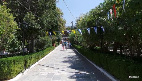 Πάτρα: Όλοι οι δρόμοι οδηγούν στο Γηροκομειό - Κοσμοσυρροή πιστών στη Μονή, επίκεντρο της σημερινής γιορτής - Φωτογραφία 7