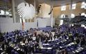 Reuters: Την Τετάρτη ψηφίζει η Bundestag για το νέο ελληνικό πρόγραμμα