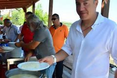 Το 'καψε ο Σταύρος σήμερα... ΔΕΙΤΕ τον Σταύρο Θεοδωράκη στο πανηγύρι στον Δραπανιά Κισάμου [photos]