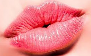 ΔΕΙΤΕ τι συμβαίνει στο σώμα μας όταν δίνουμε... ένα φιλί! - Φωτογραφία 1