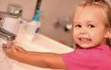 Τα παιδικά χεράκια θέλουν συχνό  και σωστό πλύσιμο [video]