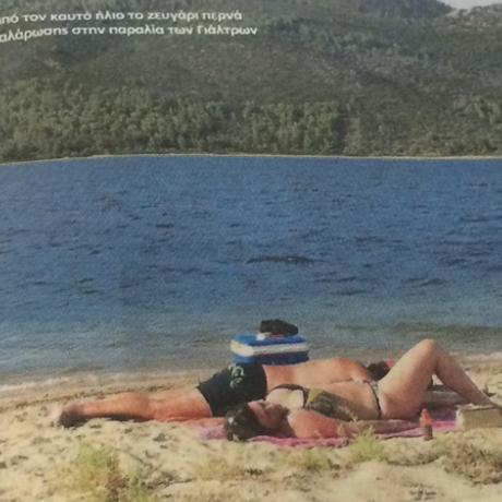 Αυτό δεν το έχετε ξαναδεί: Η Ζωή Κωνσταντοπούλου αλλιώς - Απολαμβάνει τη θάλασσα και τα... χάδια του συζύγου της... - Φωτογραφία 4