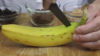 Άρχισε να κόβει μια μπανάνα στην μέση - Δείτε στο τέλος τι έφτιαξε... [video] - Φωτογραφία 1