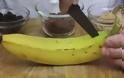 Άρχισε να κόβει μια μπανάνα στην μέση - Δείτε στο τέλος τι έφτιαξε... [video]
