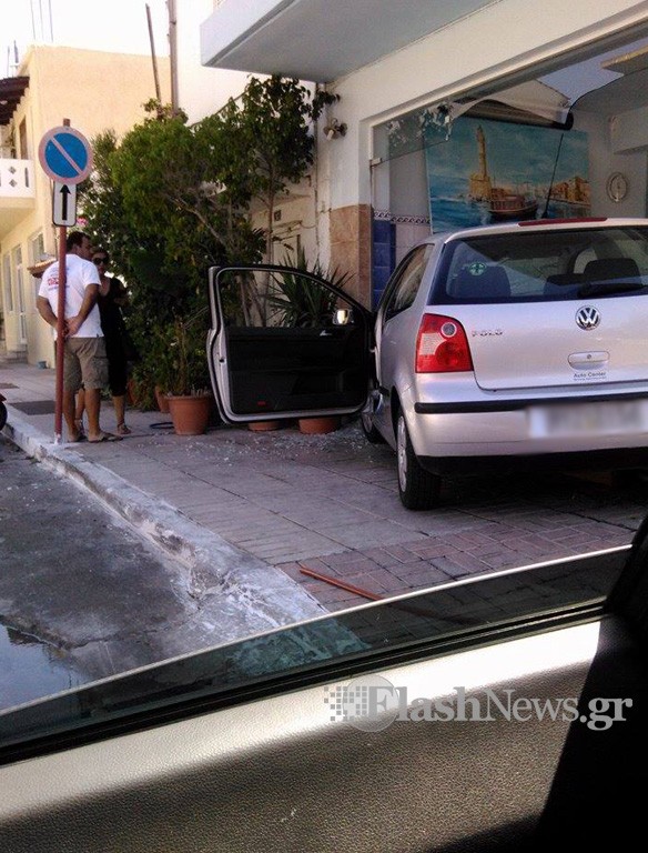 ΤΩΡΑ: Αυτοκίνητο μπήκε μέσα σε ιχθυοπωλείο στη Σούδα Χανίων [photo] - Φωτογραφία 5