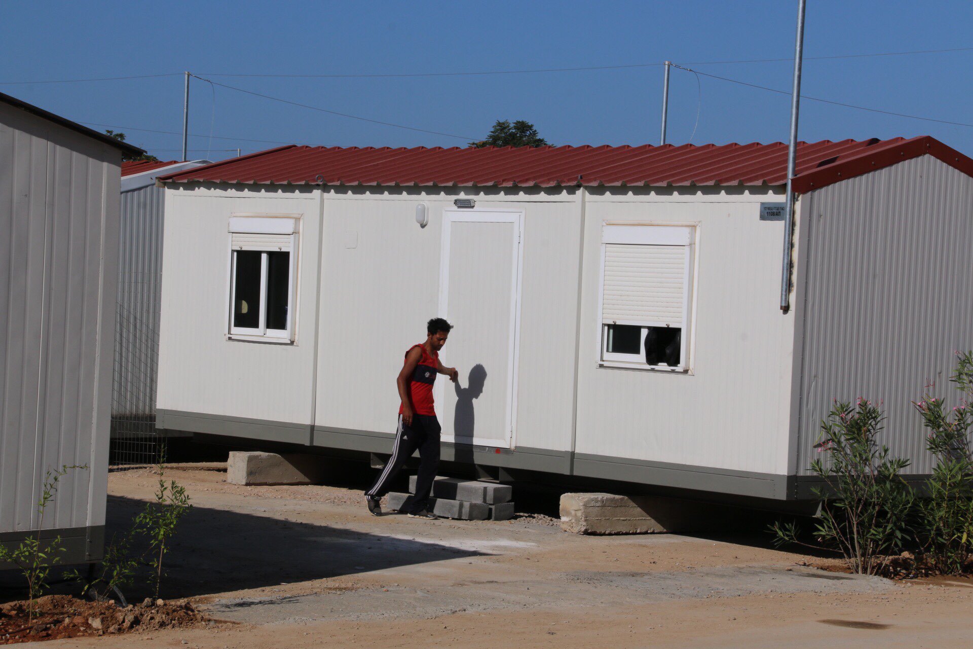 Φωτογραφίες: Η νέα στέγη των προσφύγων στον Ελαιώνα - Φωτογραφία 4