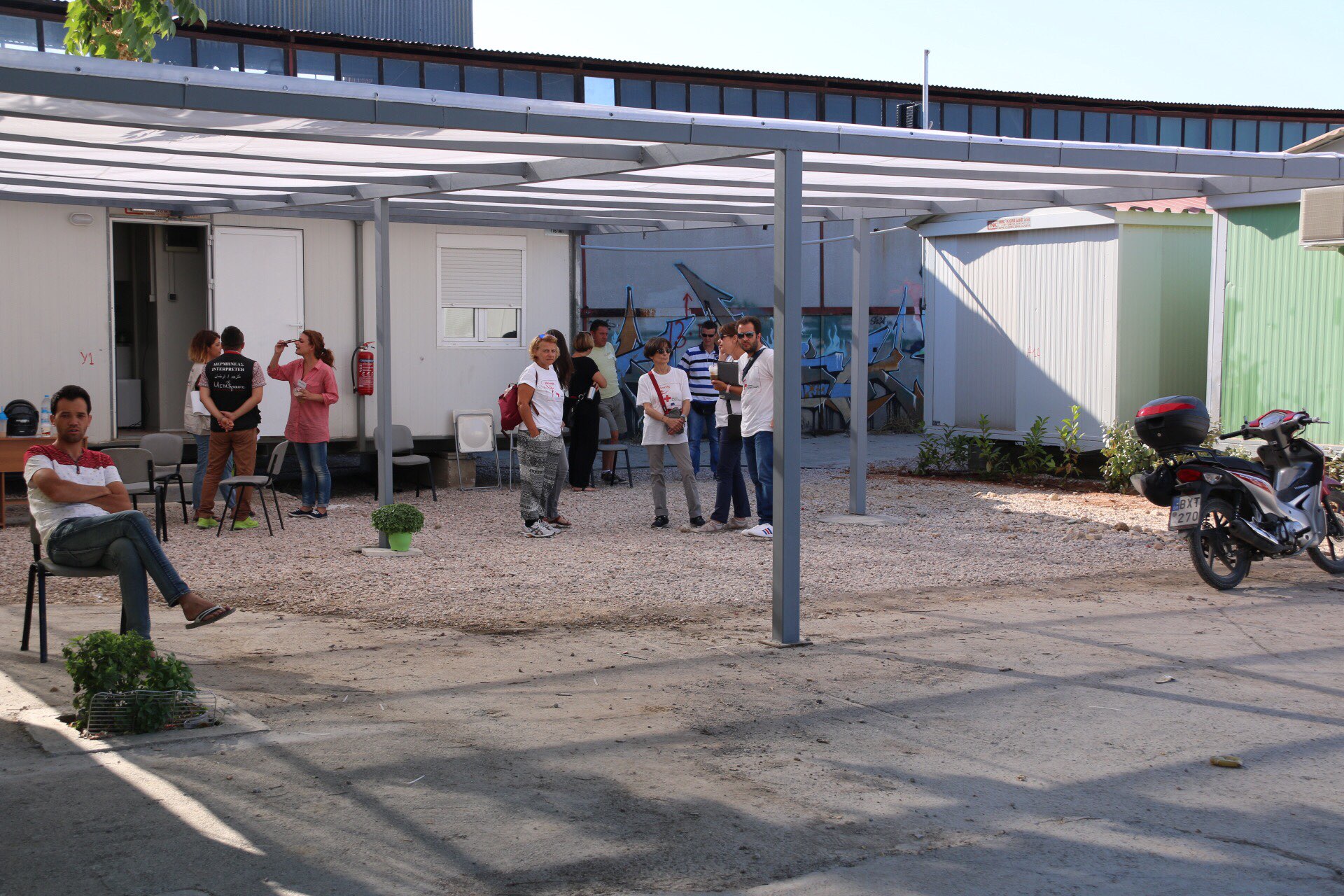 Φωτογραφίες: Η νέα στέγη των προσφύγων στον Ελαιώνα - Φωτογραφία 8
