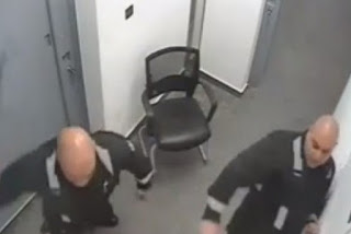 ΣΑΛΟΣ από διαρροή βίντεο ξυλοδαρμού σε αστυνομικά κρατητήρια - Φωτογραφία 1