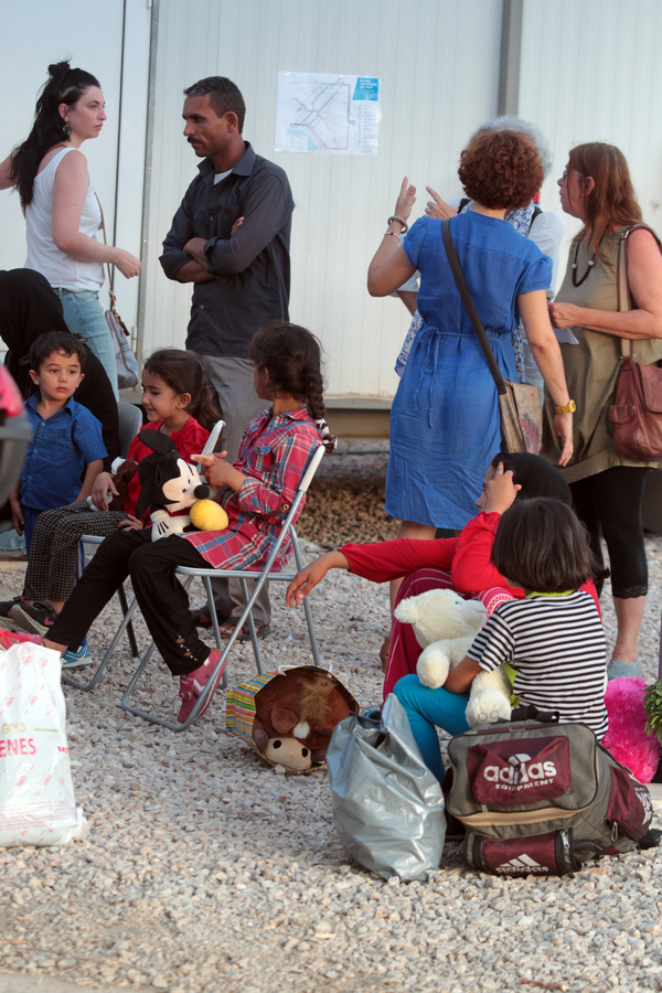 Η κυβέρνηση επιδεικνύει τις εγκαταστάσεις προσφύγων στον Ελαιώνα [πηοτοσ] - Φωτογραφία 6
