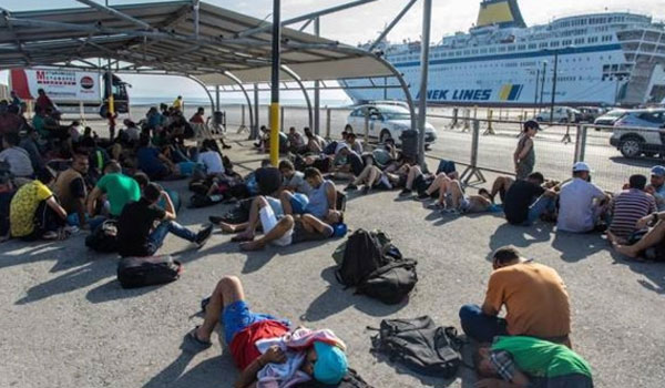 Γιατί πάει στο λιμάνι του Πειραιά το Ελ. Βενιζέλος με 2.440 πρόσφυγες; - Φωτογραφία 1