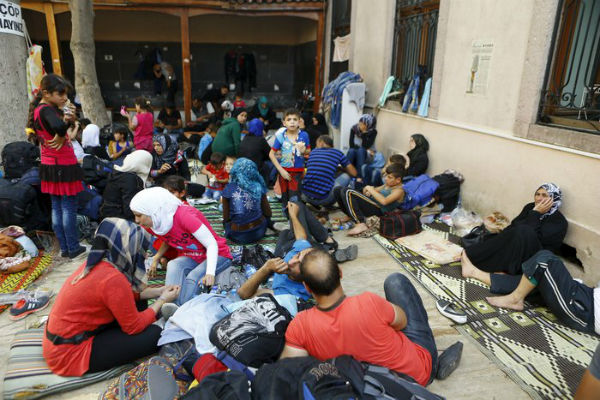 Σοκ: Οι Τούρκοι πωλούν σωσίβια και σαμπρέλες στους πρόσφυγες [photo] - Φωτογραφία 2